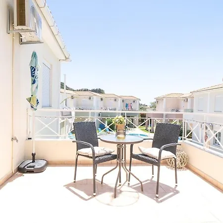 Court, Clelia, 2 Bedrooms Villa Kalamákion
