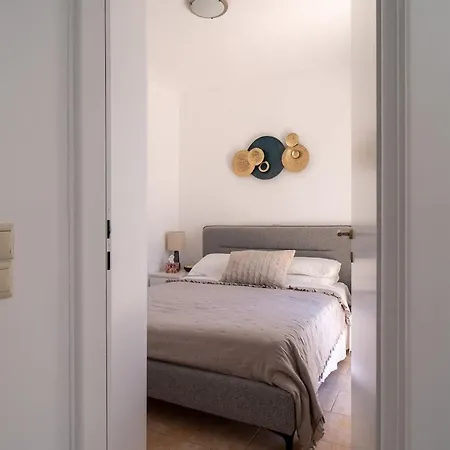 Court, Clelia, 2 Bedrooms Villa *