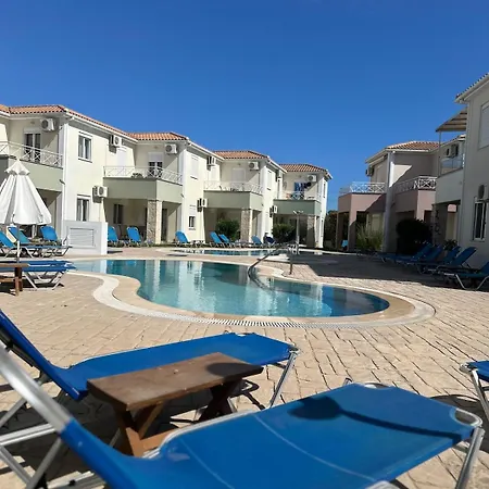 Villa Court, Clelia, 2 Bedrooms *