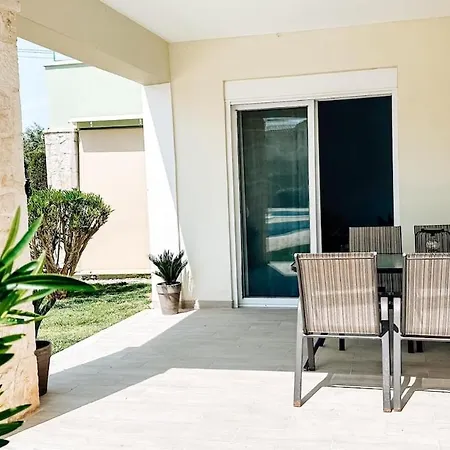 Court, Clelia, 2 Bedrooms Вилла