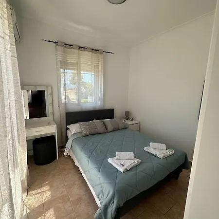 Court, Clelia, 2 Bedrooms Villa *