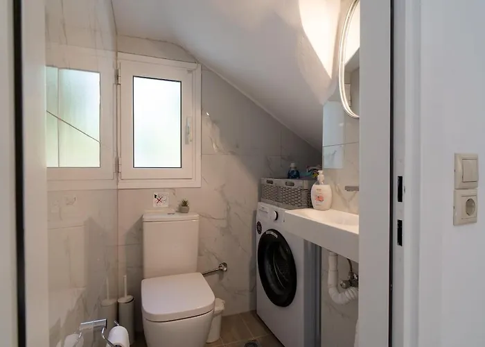 Villa Court, Clelia, 2 Bedrooms *