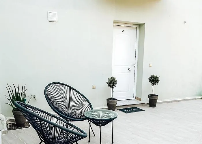 Villa Court, Clelia, 2 Bedrooms *