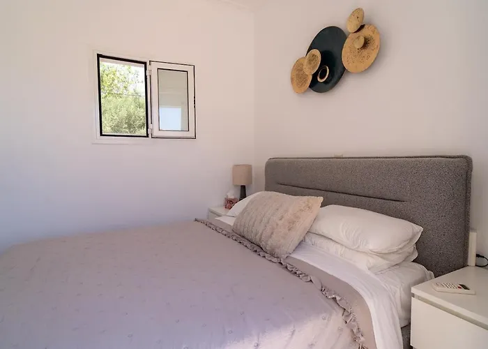 Villa Court, Clelia, 2 Bedrooms *