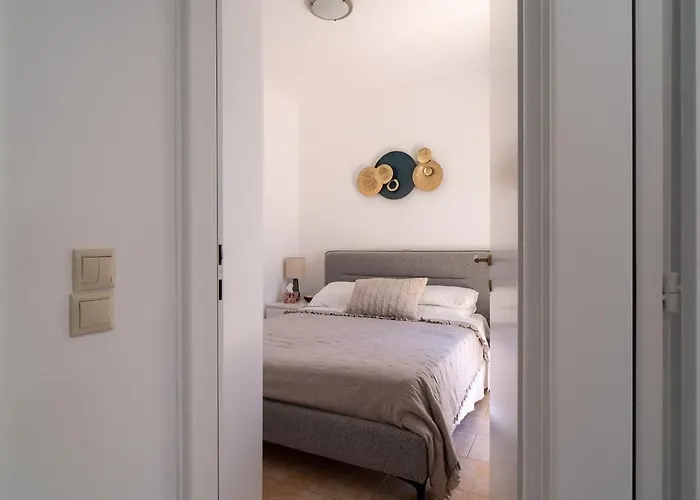Court, Clelia, 2 Bedrooms Villa *
