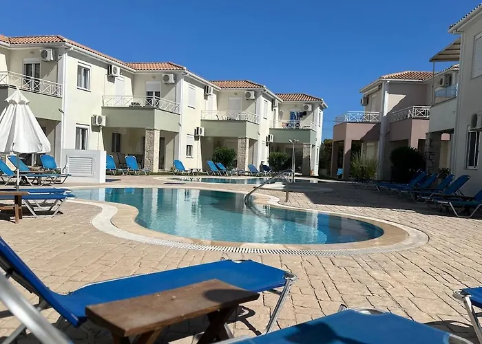 Villa Court, Clelia, 2 Bedrooms *