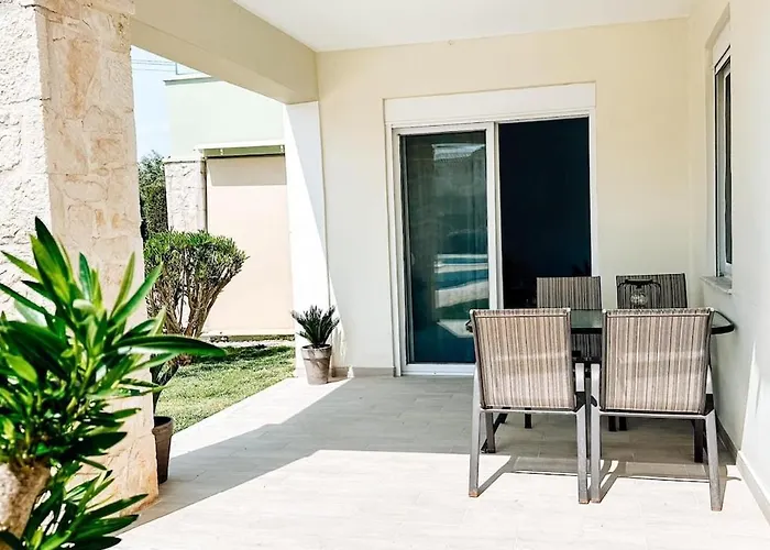 Court, Clelia, 2 Bedrooms Villa