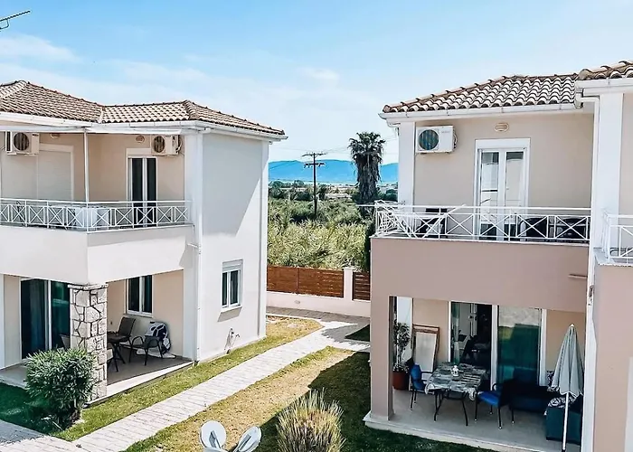Court, Clelia, 2 Bedrooms Villa Kalamákion