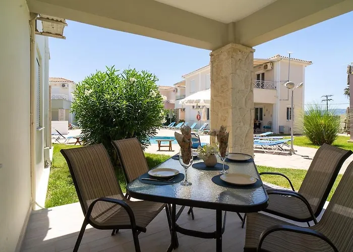 Court, Clelia, 2 Bedrooms Villa *