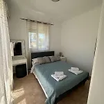 Court, Clelia, 2 Bedrooms Villa *