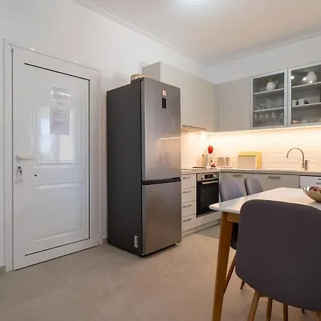 Court, Clelia, 2 Bedrooms *